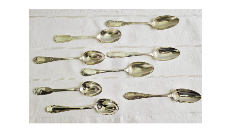 Cuillères vintage dépareillées Location de vaisselle vintage dépareillée – Location vaisselle Rouen – Location vaisselle Le Havre, Dieppe, Fécamp, Forges-les-Eaux.