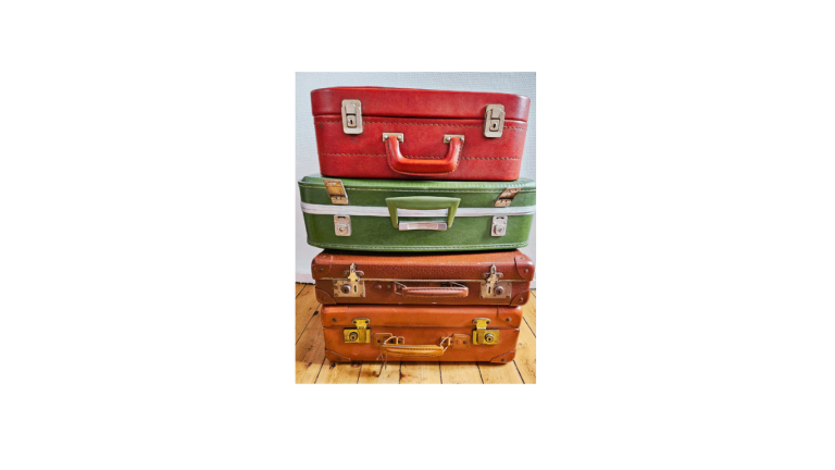 Valise vintage ancienne – décoration rétro chic pour réception