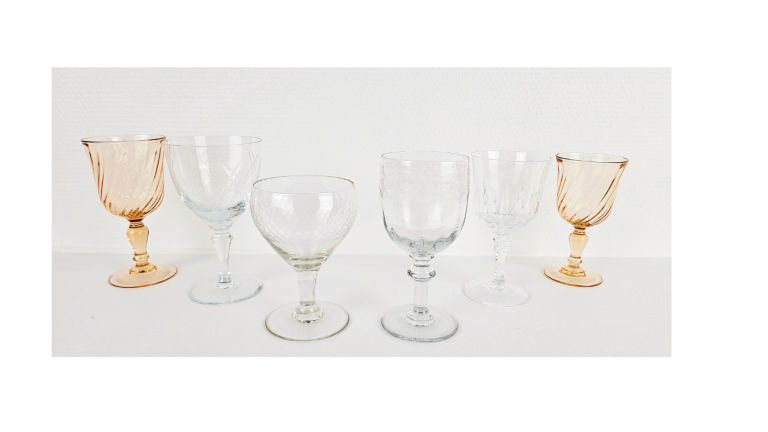 Verres vintage dépareillés Location de vaisselle vintage dépareillée – Location vaisselle Rouen – Location vaisselle Le Havre, Dieppe, Fécamp, Forges-les-Eaux.