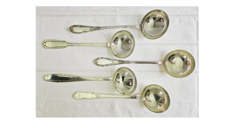 Louches vintage dépareillées Location de vaisselle vintage dépareillée – Location vaisselle Rouen – Location vaisselle Le Havre, Dieppe, Fécamp, Forges-les-Eaux.