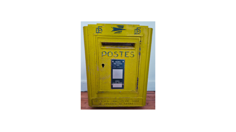 Boîte aux lettres PTT ancienne – décoration vintage événementielle