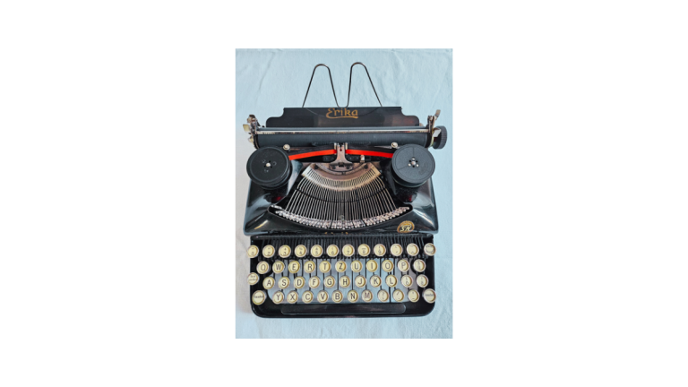 Machine à écrire vintage – ambiance rétro mariage ou réception