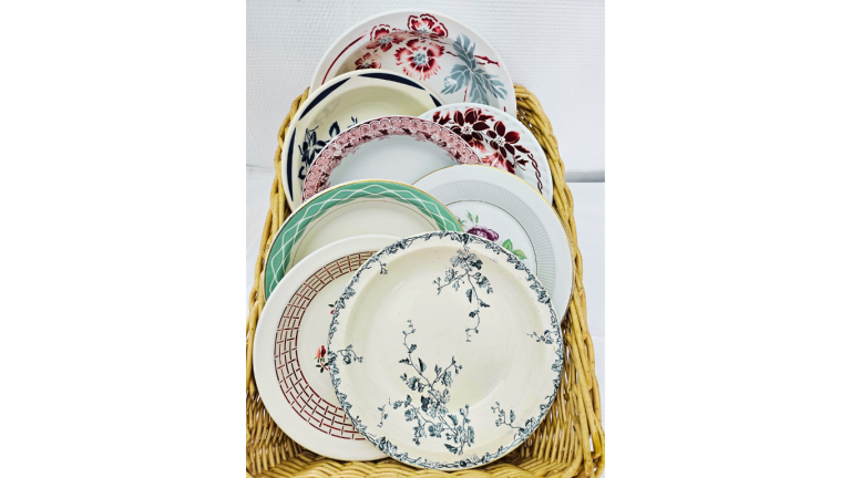 Plats creux vintage dépareillés Location de vaisselle vintage dépareillée – Location vaisselle Rouen – Location vaisselle Le Havre, Dieppe, Fécamp, Forges-les-Eaux.