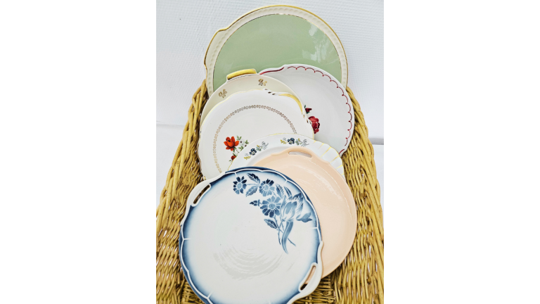 Plats à tarte vintage dépareillés Location de vaisselle vintage dépareillée – Location vaisselle Rouen – Location vaisselle Le Havre, Dieppe, Fécamp, Forges-les-Eaux.