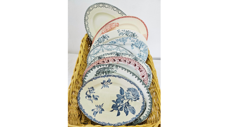 Plats ovales vintage dépareillés Location de vaisselle vintage dépareillée – Location vaisselle Rouen – Location vaisselle Le Havre, Dieppe, Fécamp, Forges-les-Eaux.